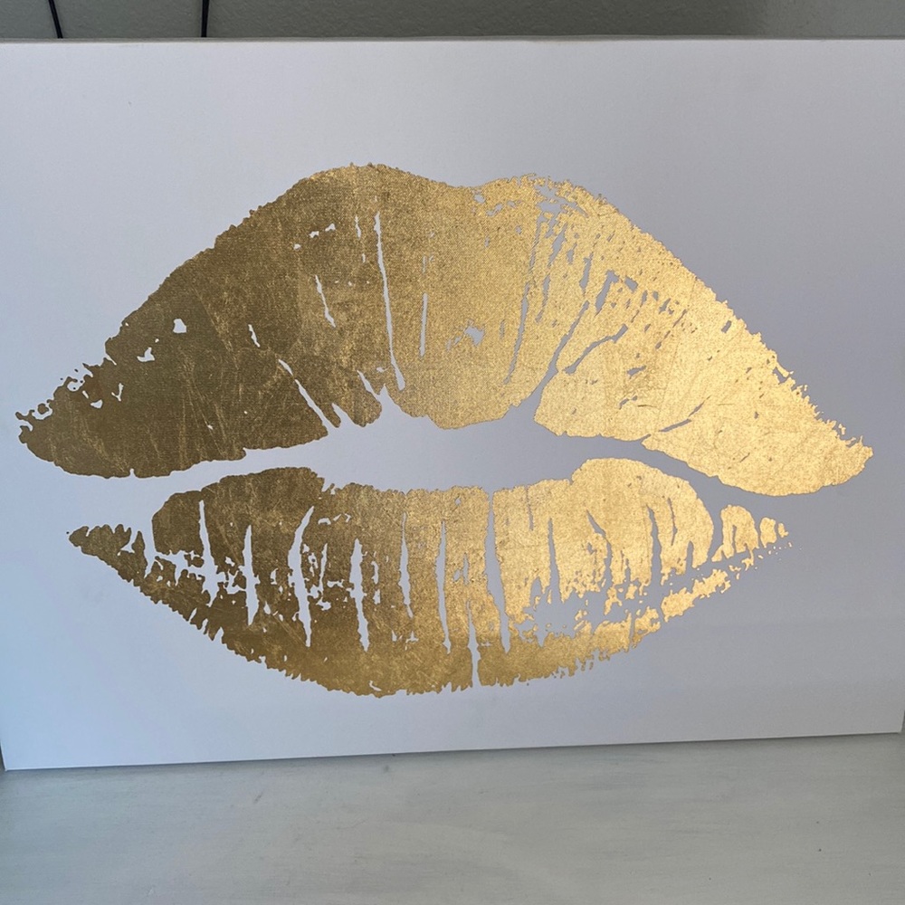 Gold lips canvas